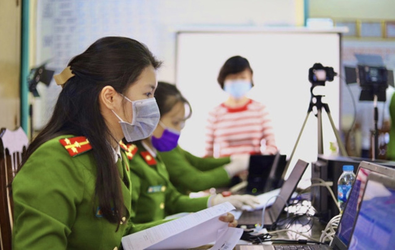 Bỏ huyện, nhập xã, tỉnh, người dân có cần làm lại căn cước, hộ chiếu?
