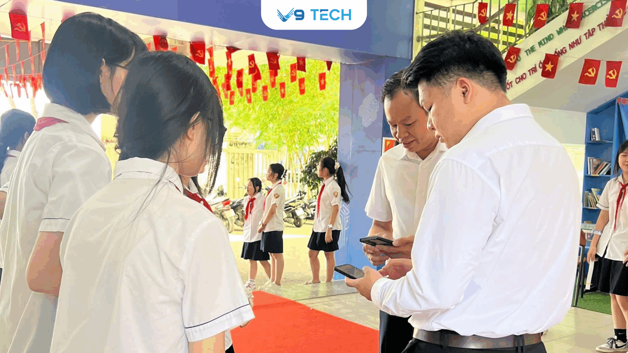 V9 Tech đồng hành cùng ngày hội Khoa học công nghệ, đổi mới sáng tạo và chuyển đổi số ngành GD&ĐT phường Xuân Phương năm học 2025 – 2026 3 V9 Tech đồng hành cùng chuyển đổi số giáo dục tại THCS Nam Từ Liêm