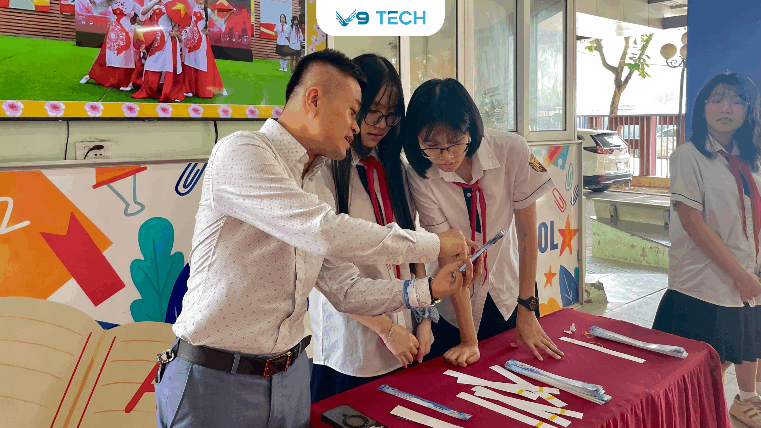 V9 Tech đồng hành cùng ngày hội Khoa học công nghệ, đổi mới sáng tạo và chuyển đổi số ngành GD&ĐT phường Xuân Phương năm học 2025 – 2026 2 V9 Tech đồng hành cùng chuyển đổi số giáo dục tại THCS Nam Từ Liêm